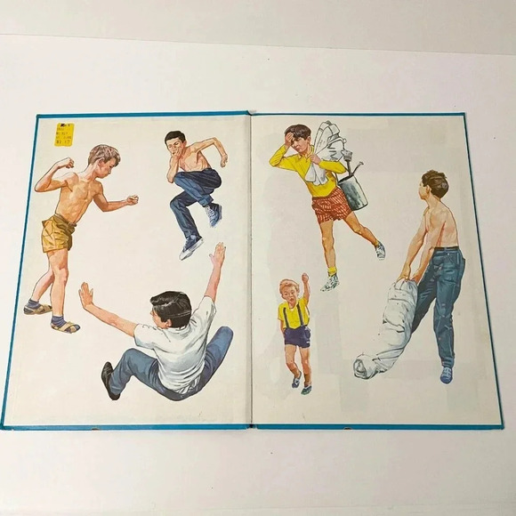 Vintage Martin Saves the Day  Sweden Book by Kirsten Hatchwell Flaws - Picture 10 of 16